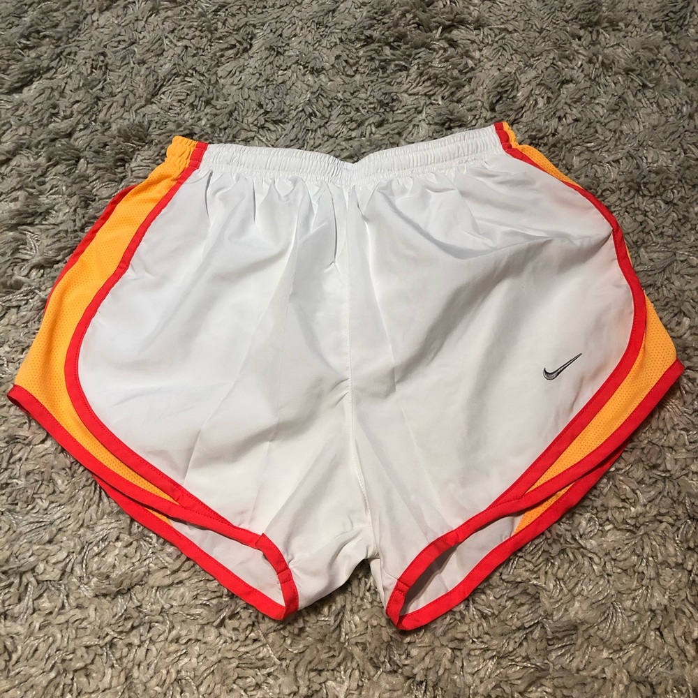 Nike women’s dry tempo shorts